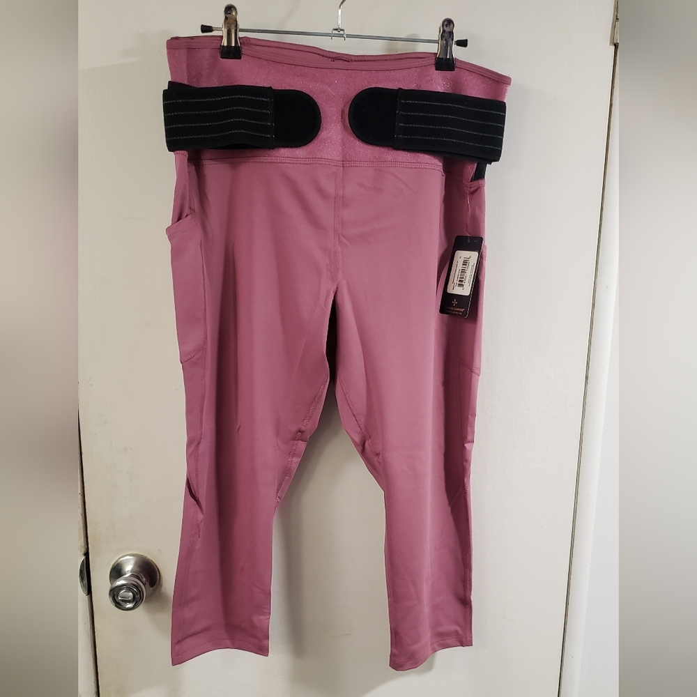 🌻NWT Tommie Copper 2 Pocket Capris